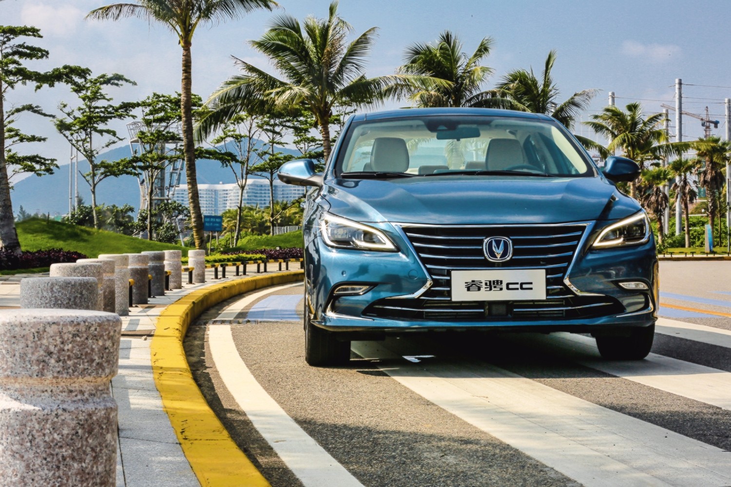 敢与凯美瑞比高,身长4米8,顶配14万,长安睿骋cc静态鉴赏