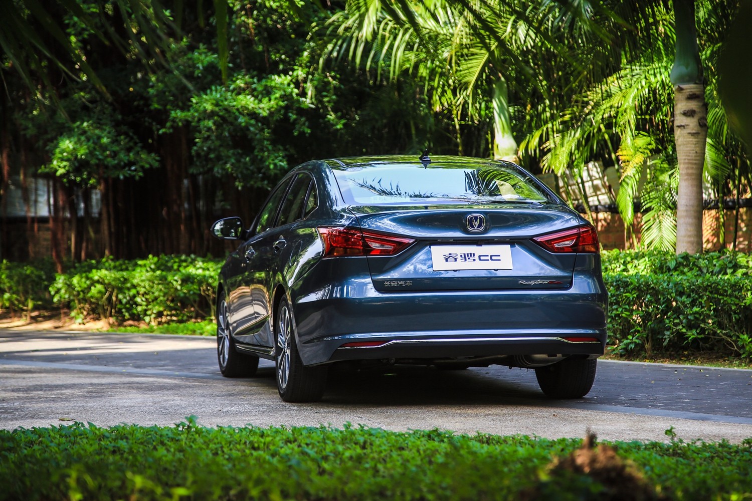 敢与凯美瑞比高,身长4米8,顶配14万,长安睿骋cc静态鉴赏