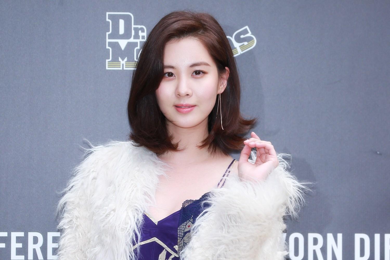 徐玄出席时尚品牌站台 穿着性感展成熟魅力