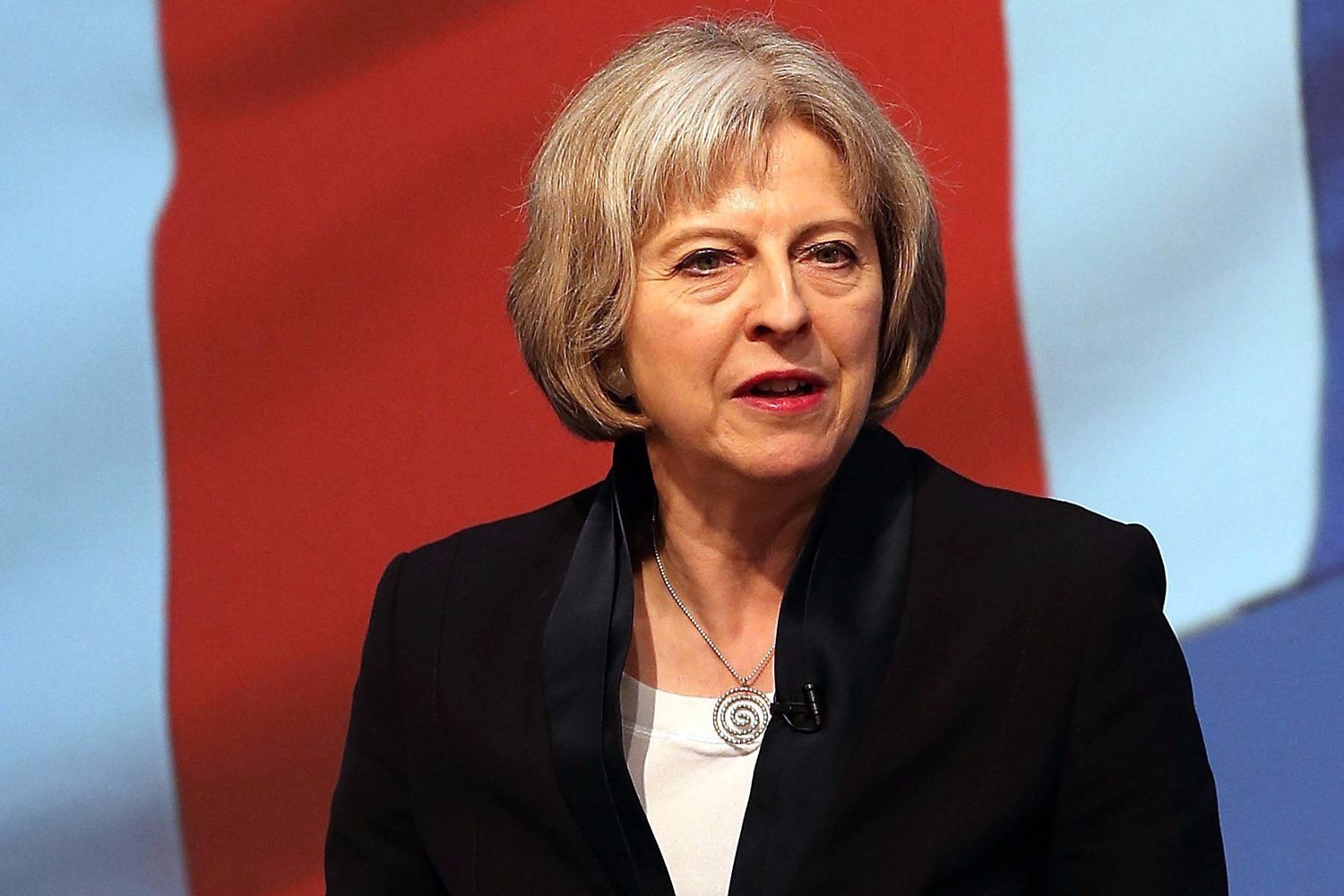 英国每年运往中国的垃圾,可以填满10000个奥运标准游泳池