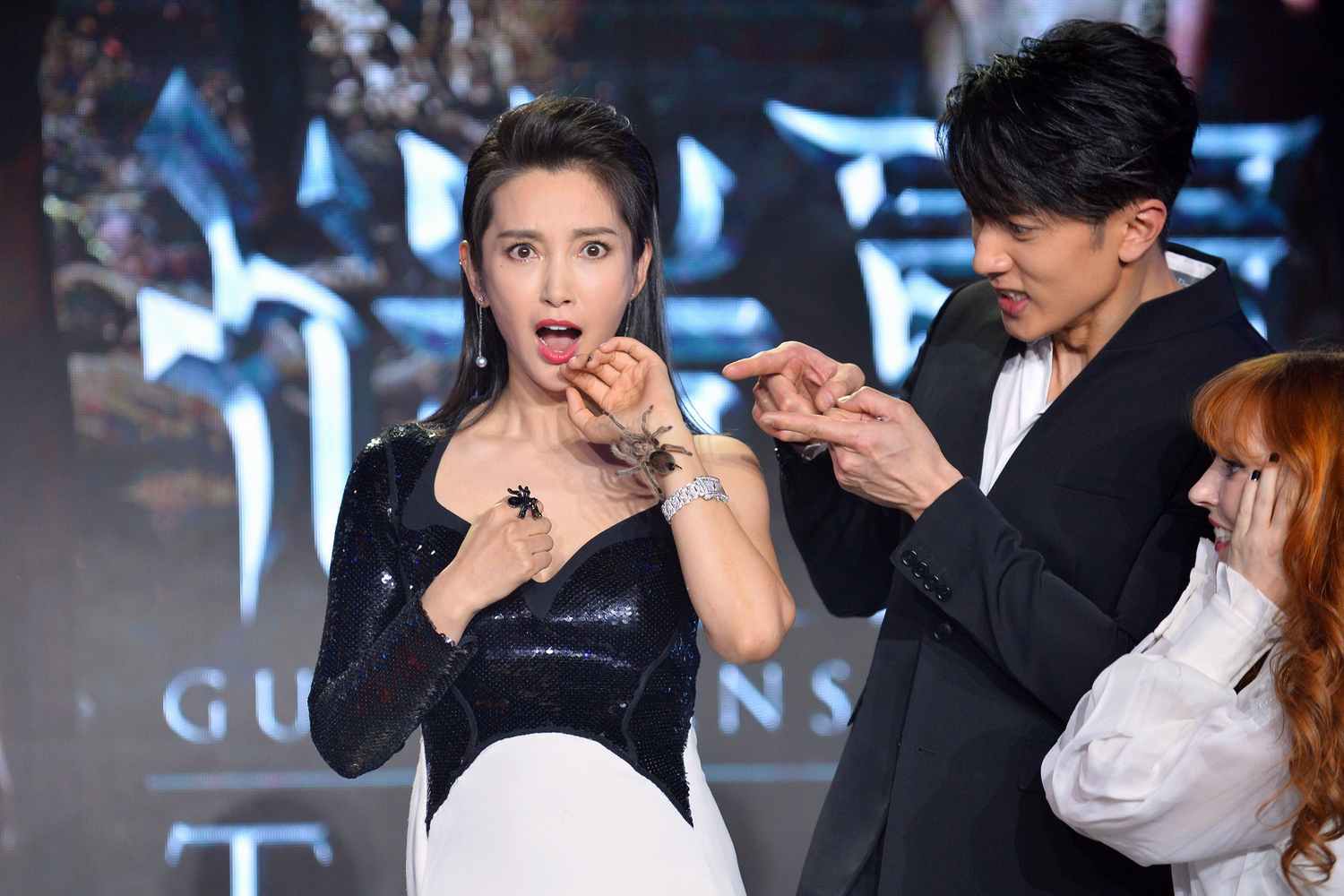 李冰冰暌违两年回归 与吴尊上演"塑料姐弟情"