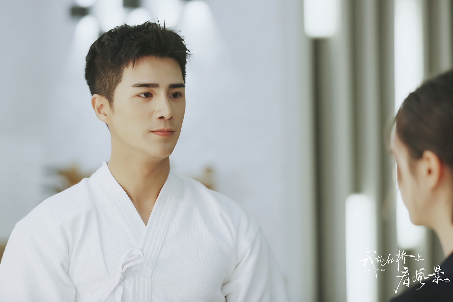 《我站在桥上看风景》首播 姜潮反差萌总裁太圈粉