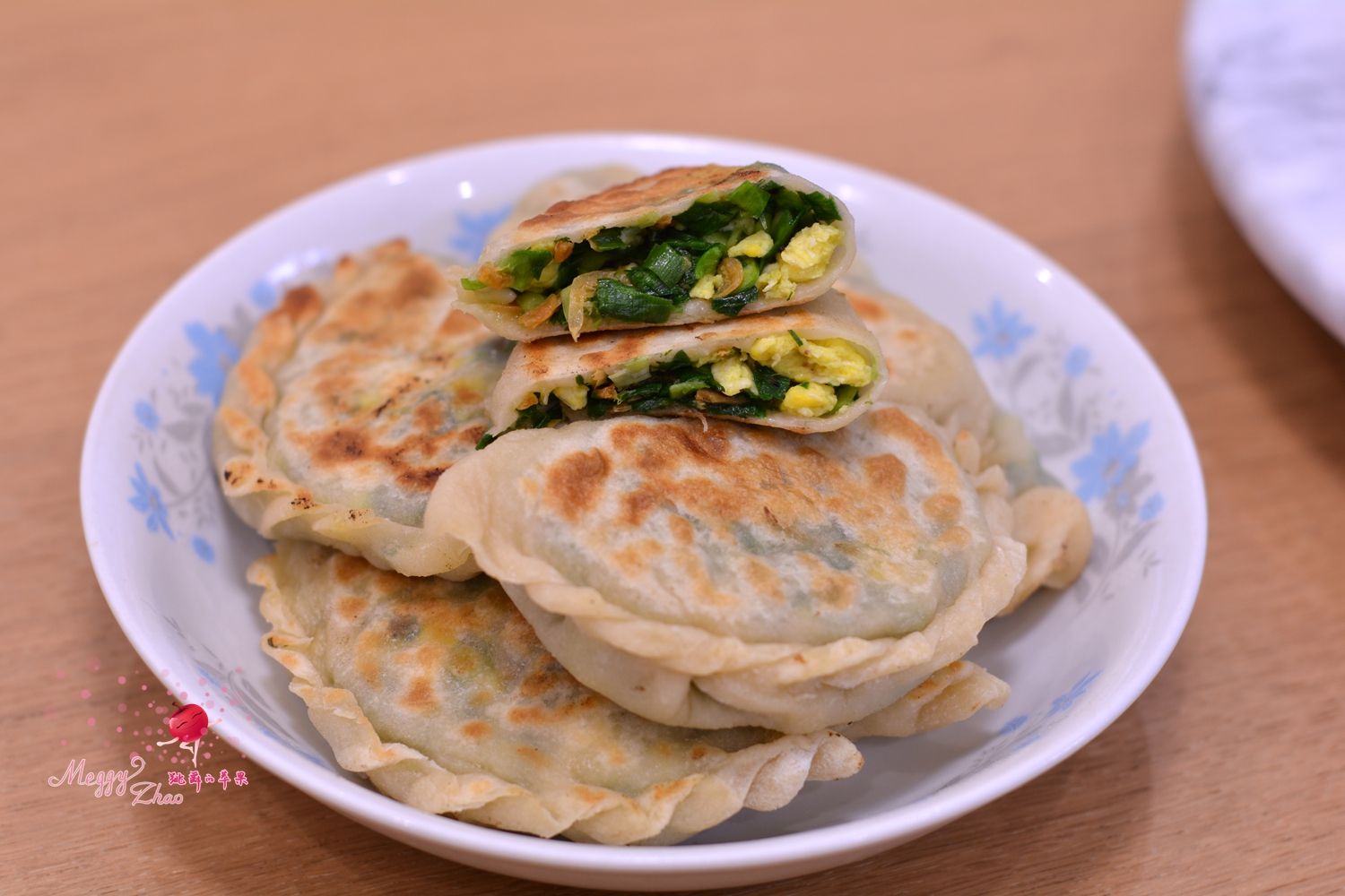 薄皮大馅的韭菜合子,无肉也香,我能吃四个,几十年没吃腻!