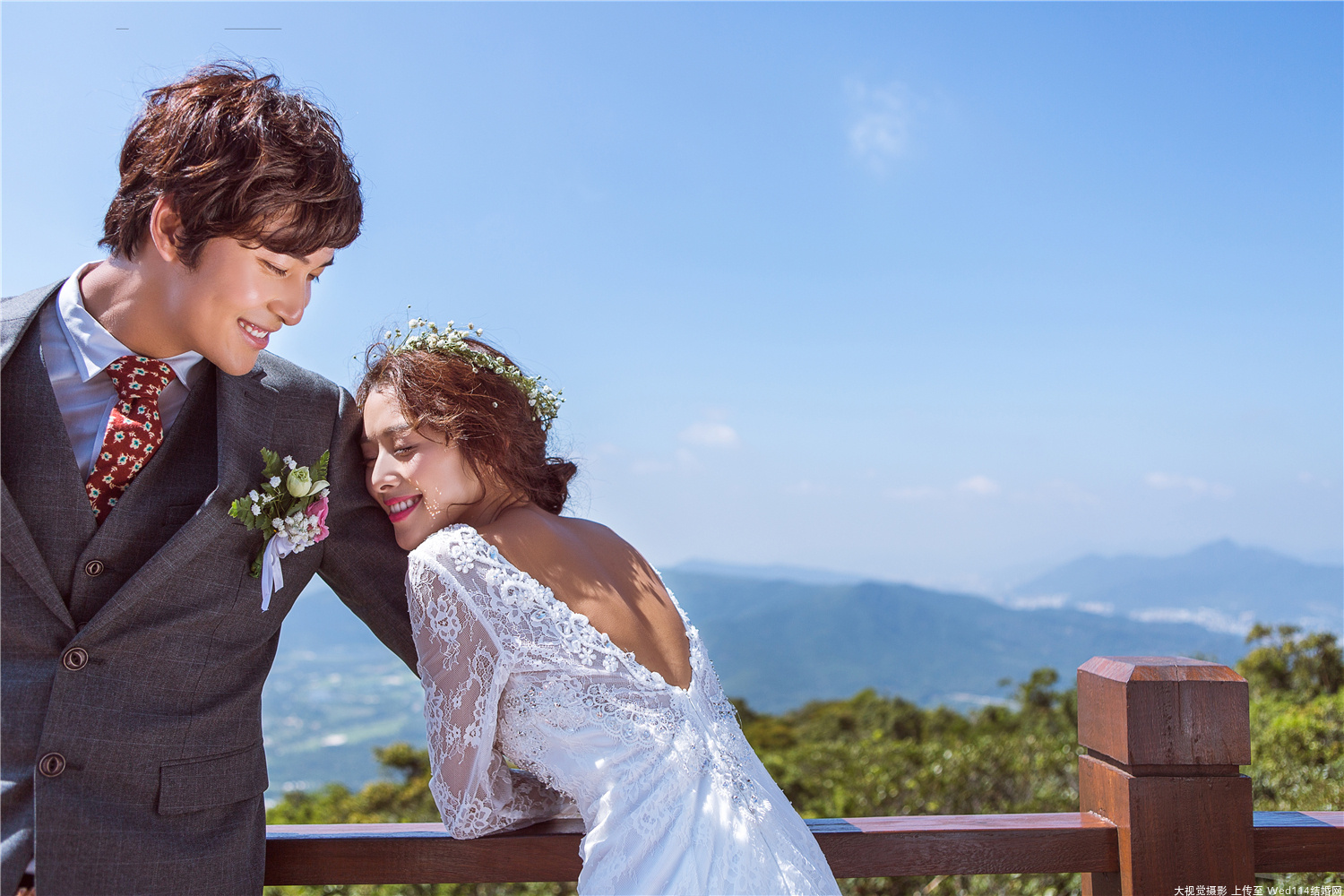 送给大家一组浪漫简约教堂婚纱摄影