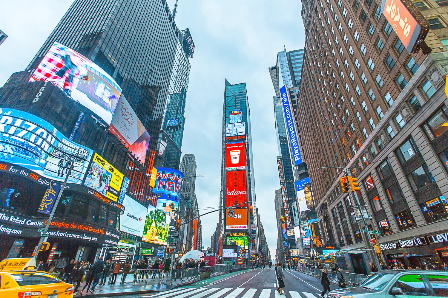 最具人气的街区,中心位于西42街与百老汇大道交会处,范围东西向分别至