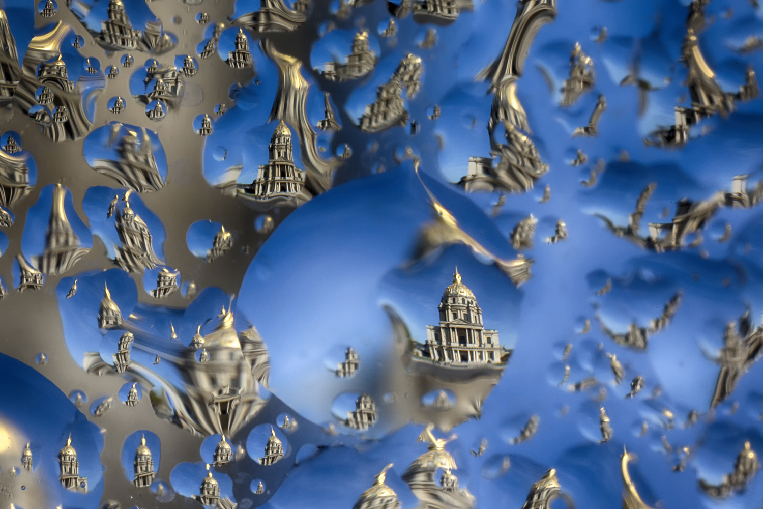 法国巴黎37岁小提琴家Bertrand Kulik拍摄了一组名为“巴黎之泪”的组