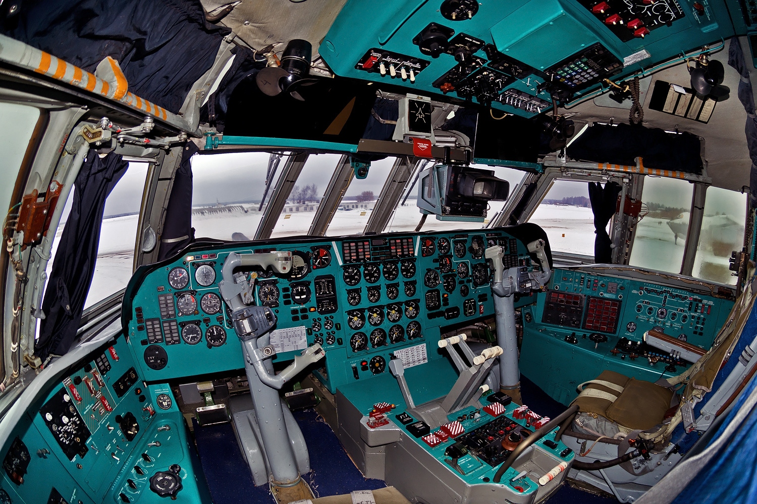 而传统的伊尔76在这一方面就落后多了.