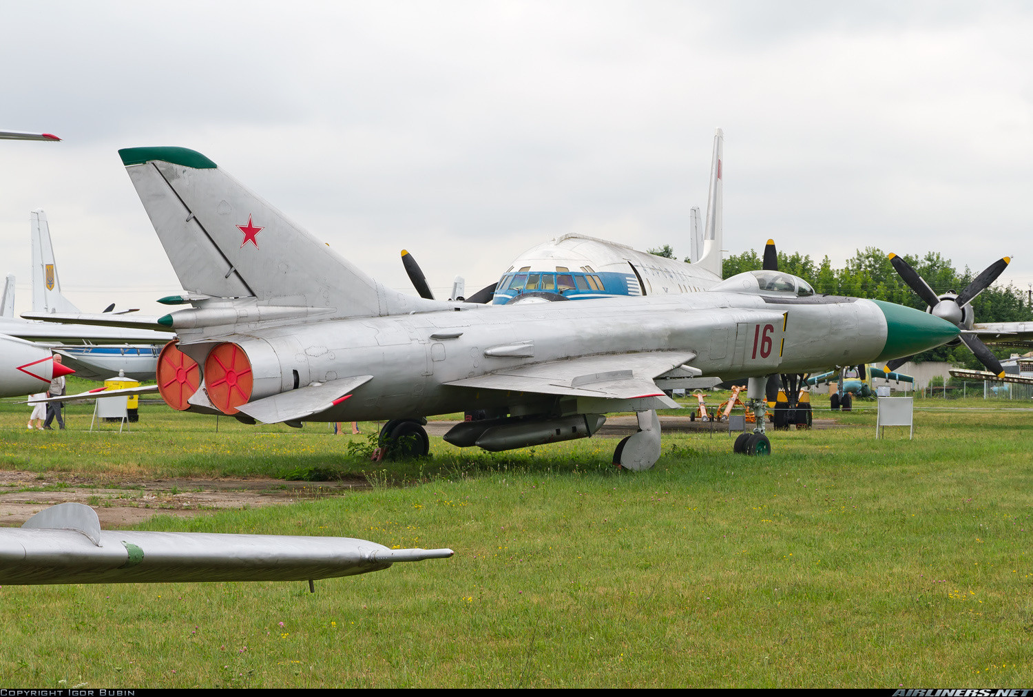 苏联时代的著名战斗机苏15一直为防空军所装备从未对外出口过