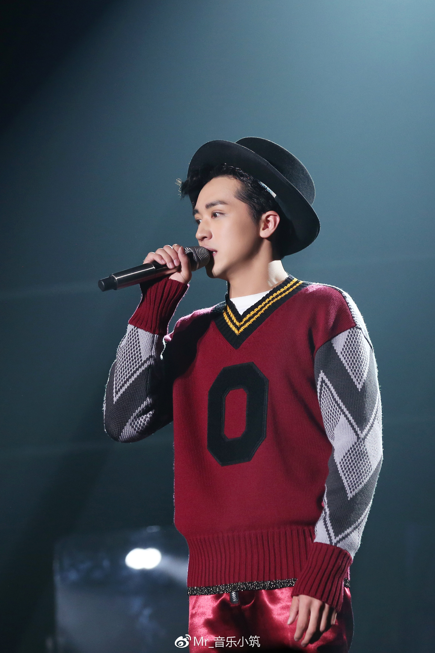 《明白梦想》,还是自作曲《那又怎样》,以及与往生乐队合作的《黑暗