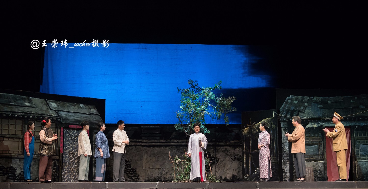 北京市曲剧团演出根据老舍同名作品改编的北京曲剧"龙须沟"