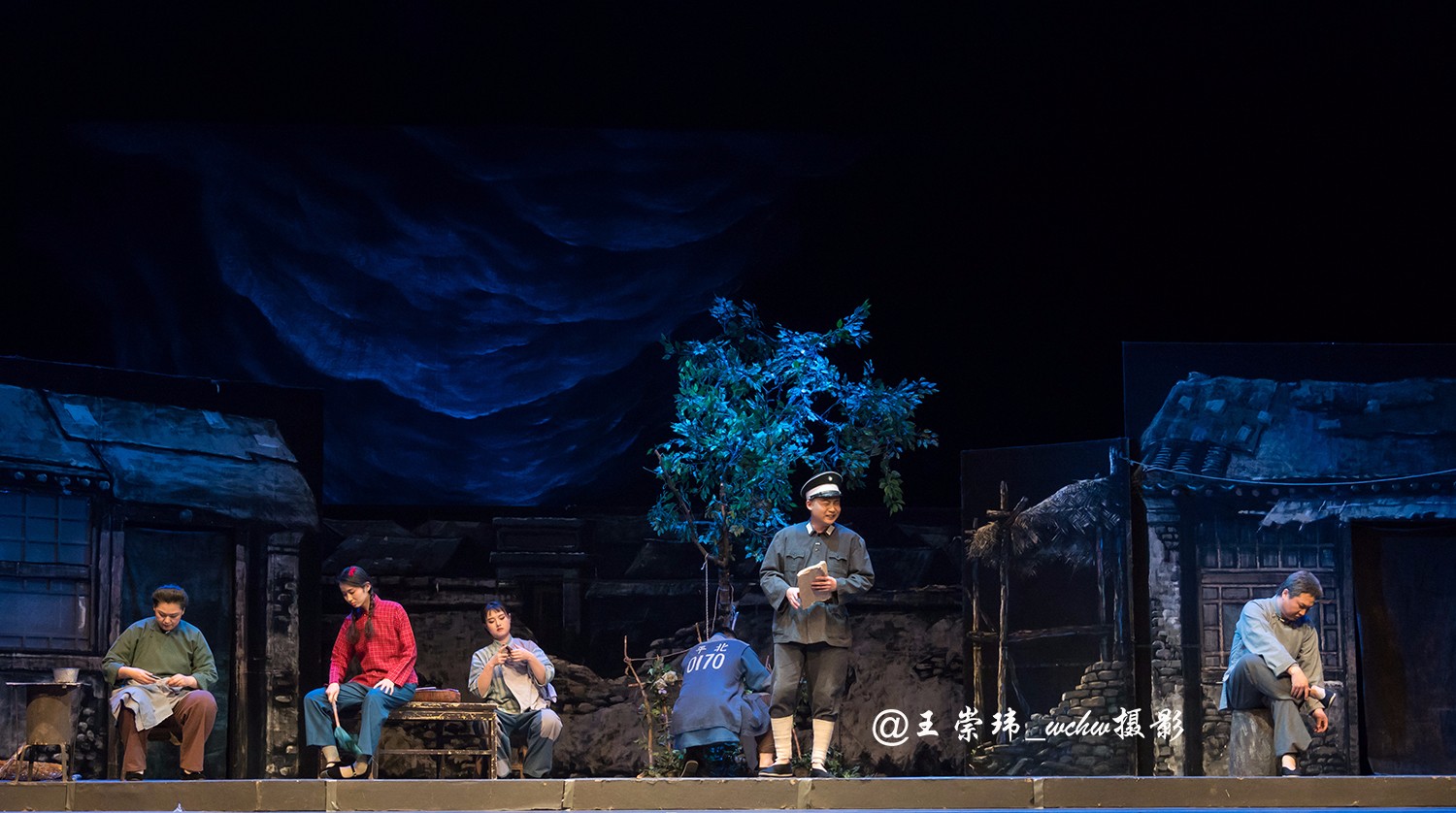北京市曲剧团演出根据老舍同名作品改编的北京曲剧"龙须沟"