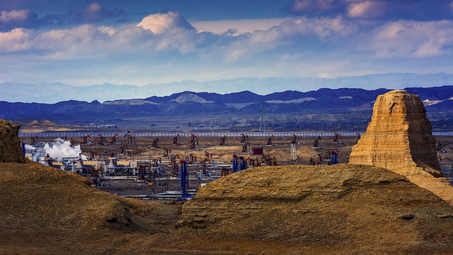 我国第一个产量上千万吨的大油田, 不是大庆而在新疆!