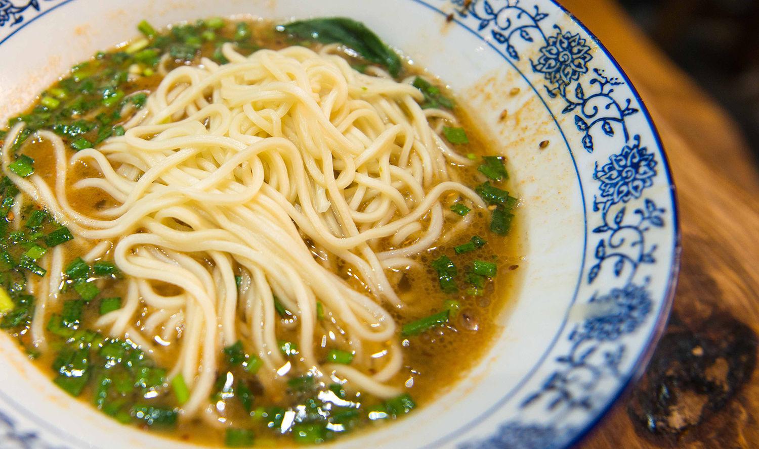 重庆的出名招牌之一的小面是怎么来的