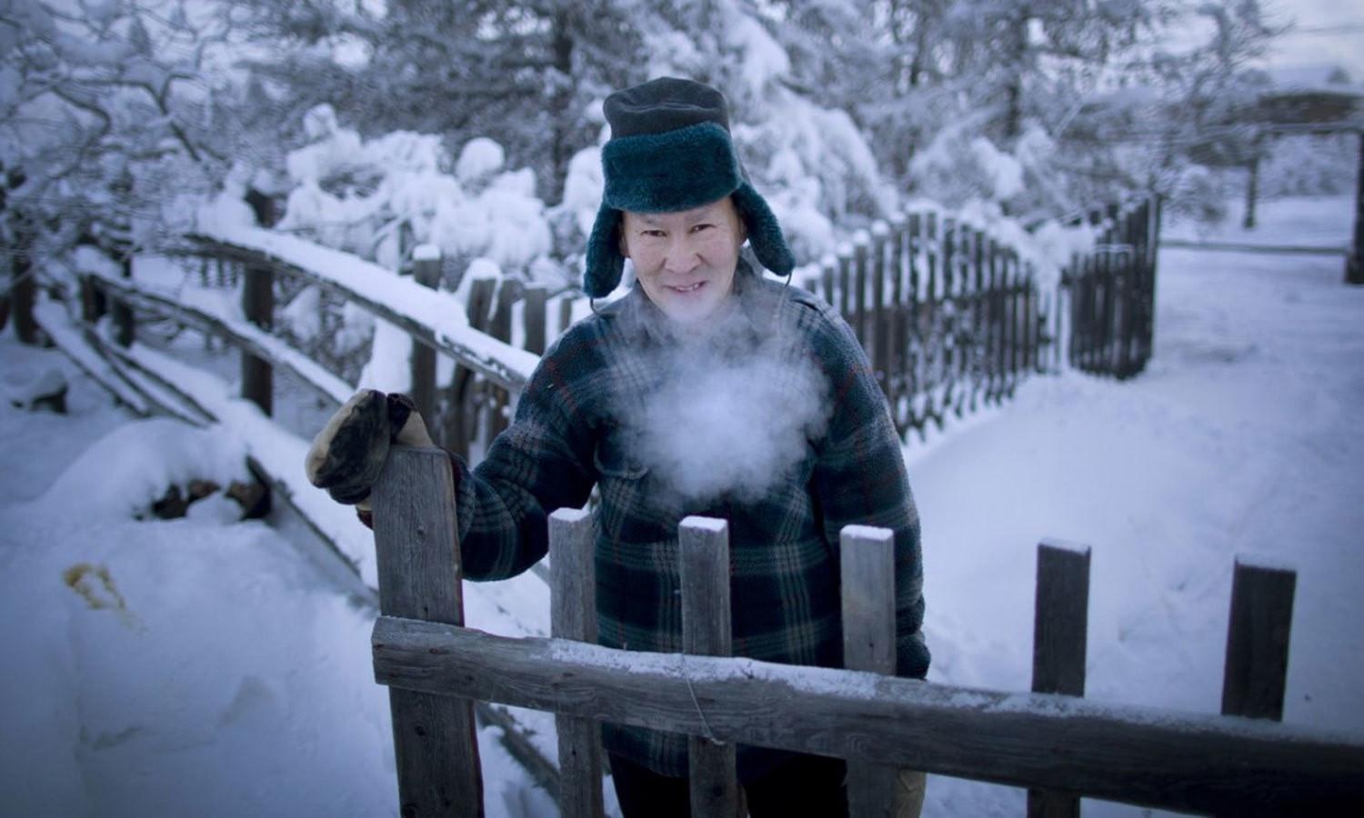 当你在中国热成狗的时候, 奥伊米亚康的人们哈口气都结冰