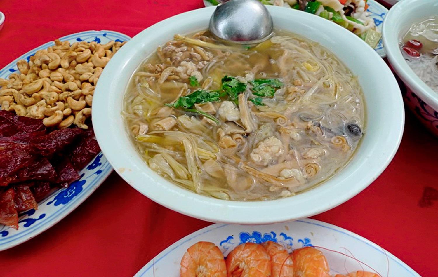 回老家参加表弟婚礼农村婚宴吃到撑而且厨师技术一流