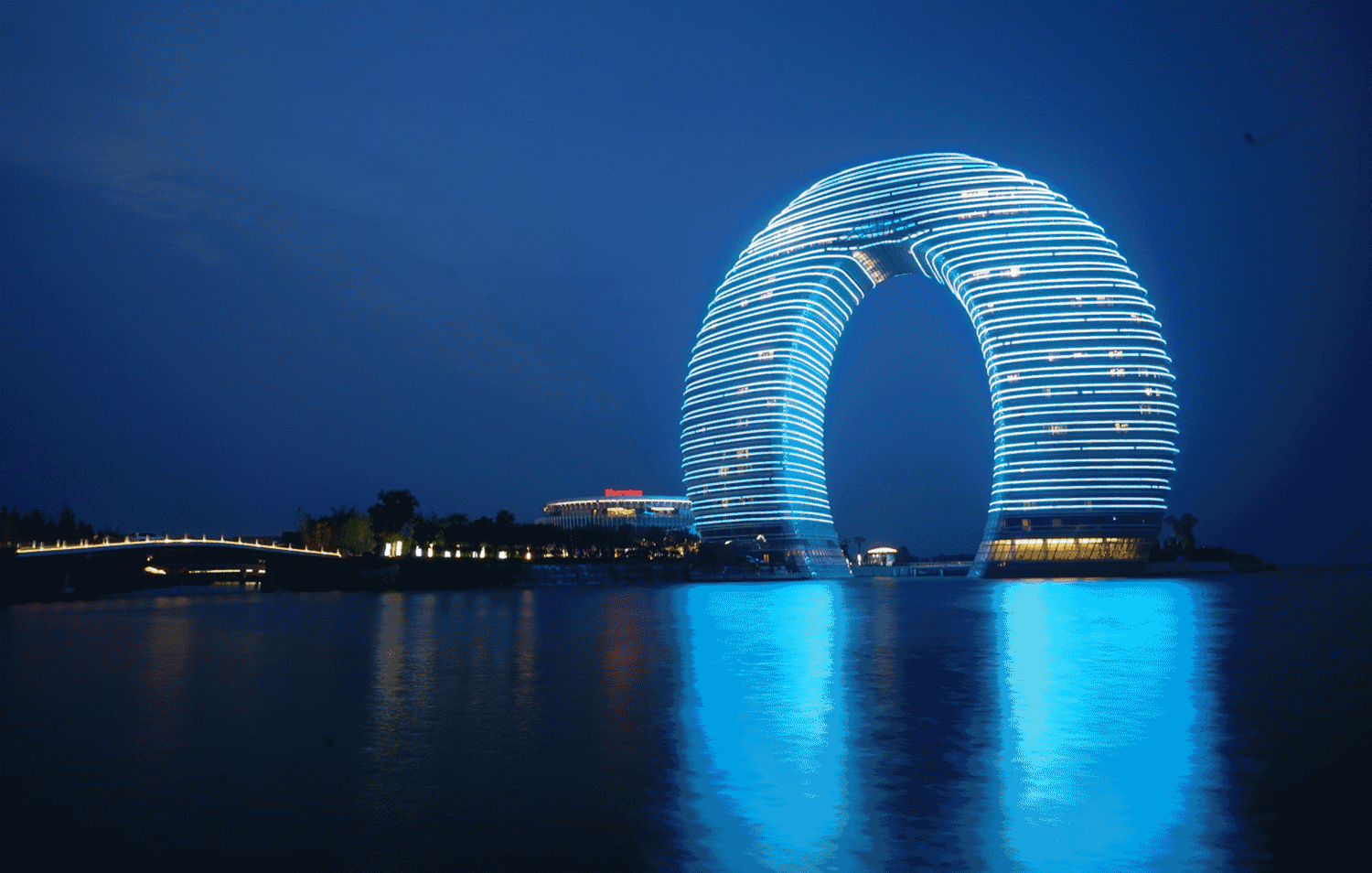 文明没有终点,每天都是新鲜太湖之水清且涟,飞英塔上天空蓝少放一挂鞭