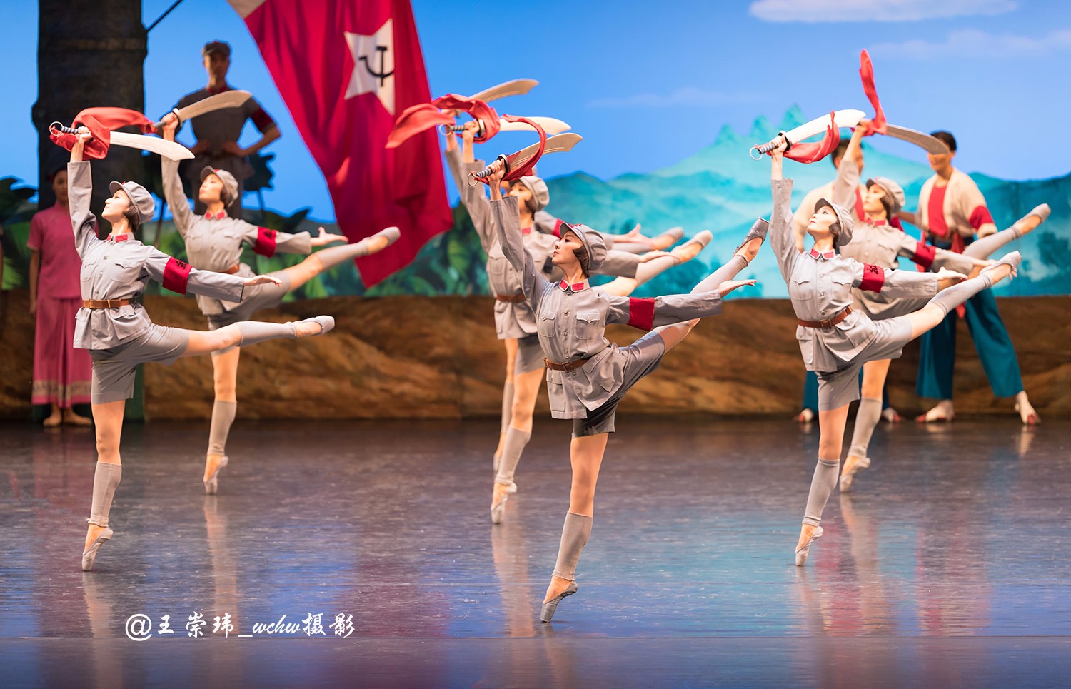 中央芭蕾舞团“三八”女神节二演芭蕾舞剧“红色娘子军”|中央芭蕾舞团|红色娘子军|芭蕾舞剧_新浪新闻