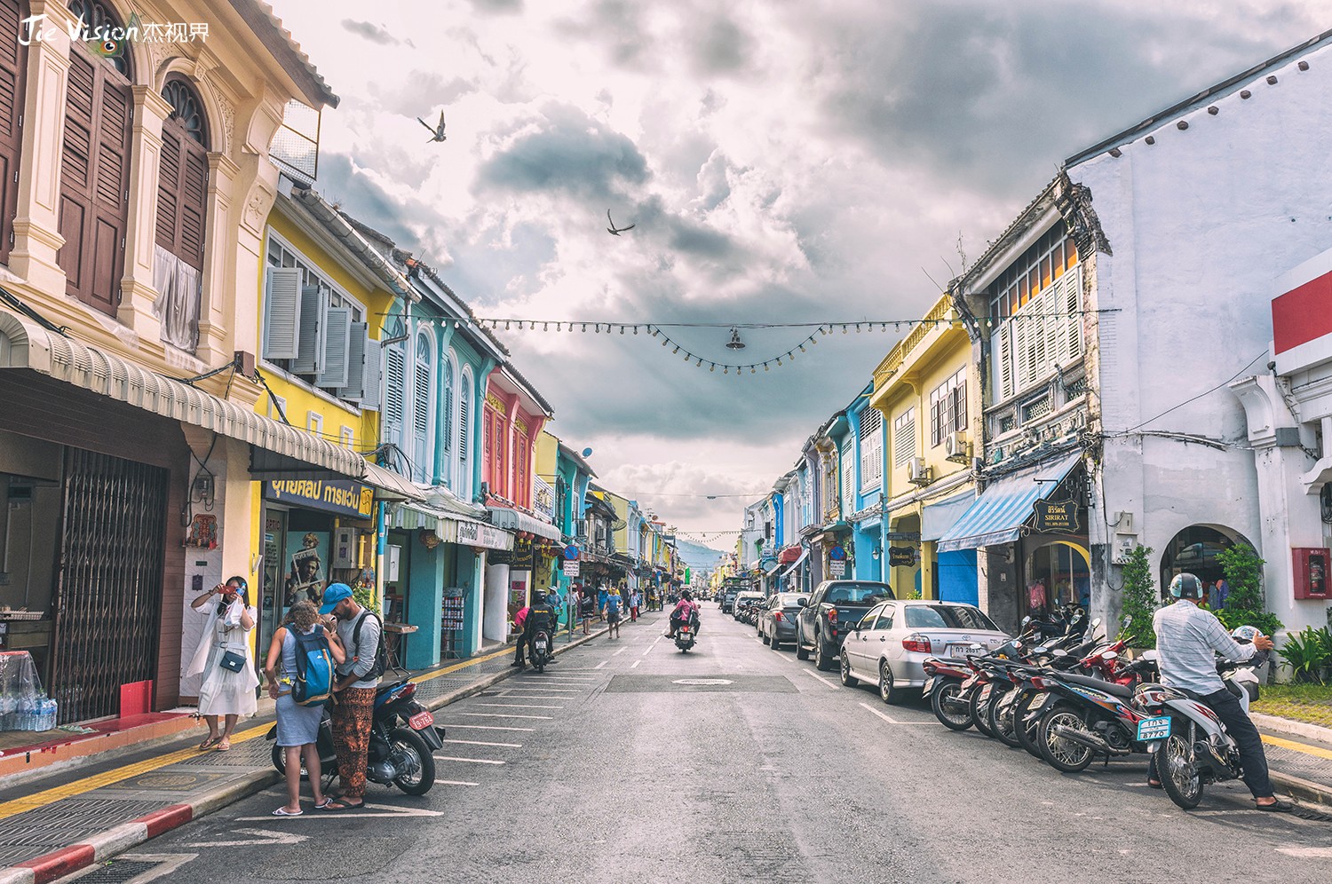 100年前中国矿工因锡矿聚集于此 100年后中国游客遍布普吉老街!
