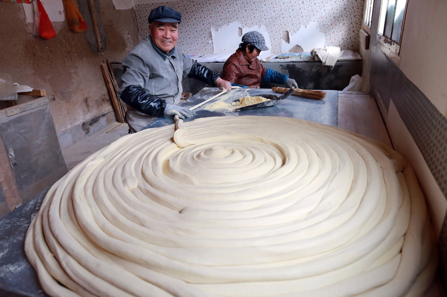 十几道工序一天一轮回,关中手工挂面手艺代代传|挂面|关中|工序_新浪新闻