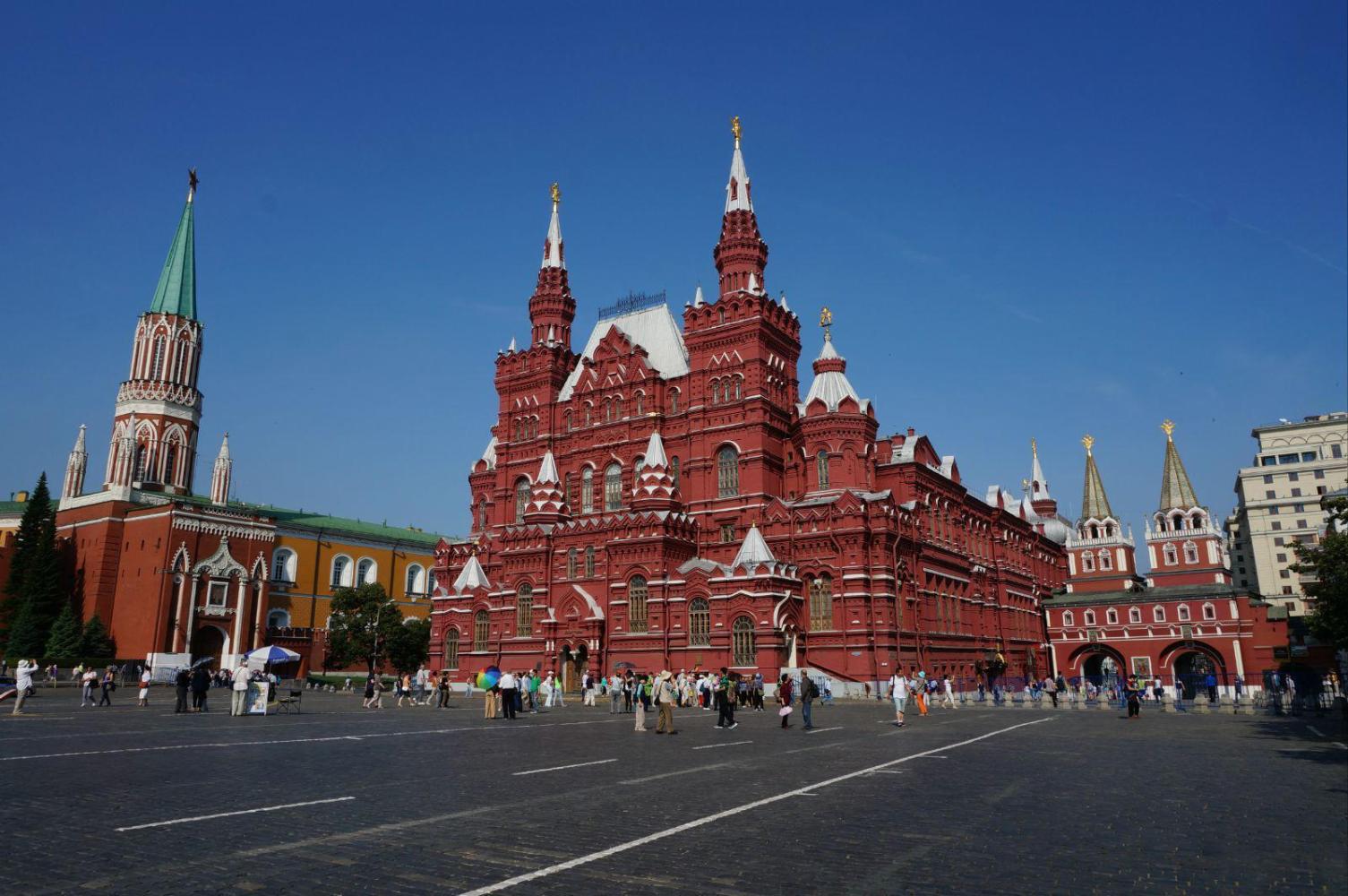 直击, 二战使这个国家女多男少 满街美女 全国一半女性单身