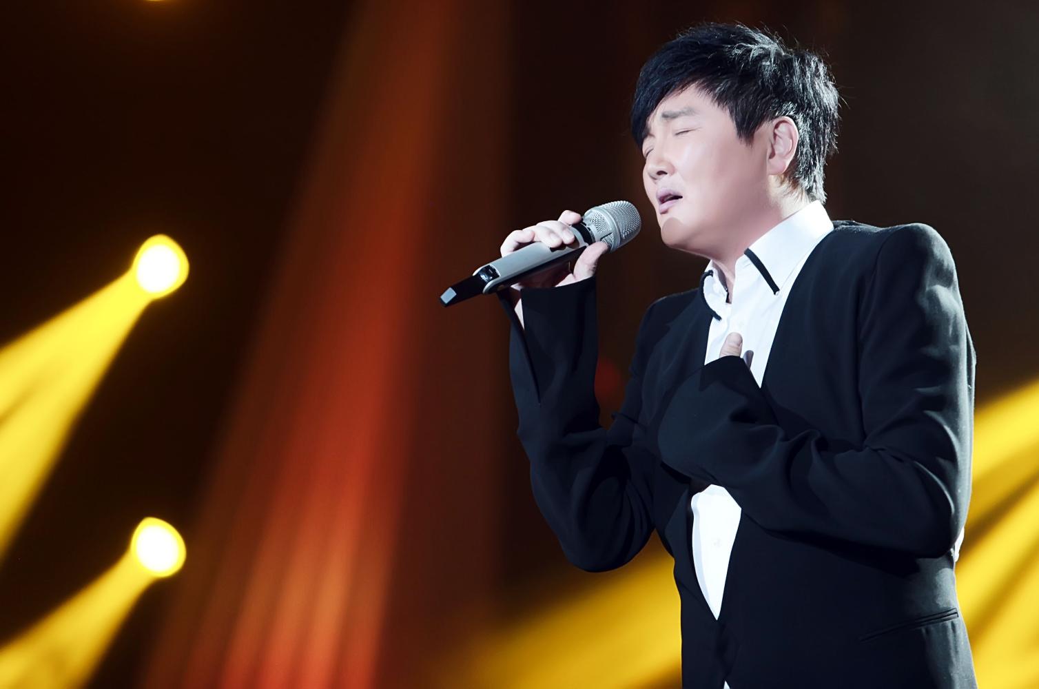 当红时抛弃美娇妻迎娶丑女人! 如今名声败坏无人搭理!