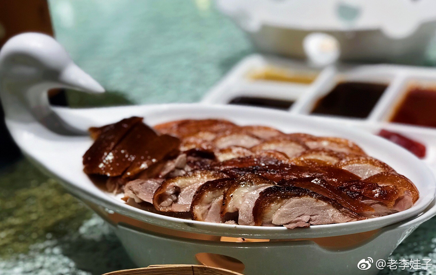 离地铁站不远,有一家传统中国菜.说是传统,无非是旧瓶新酒