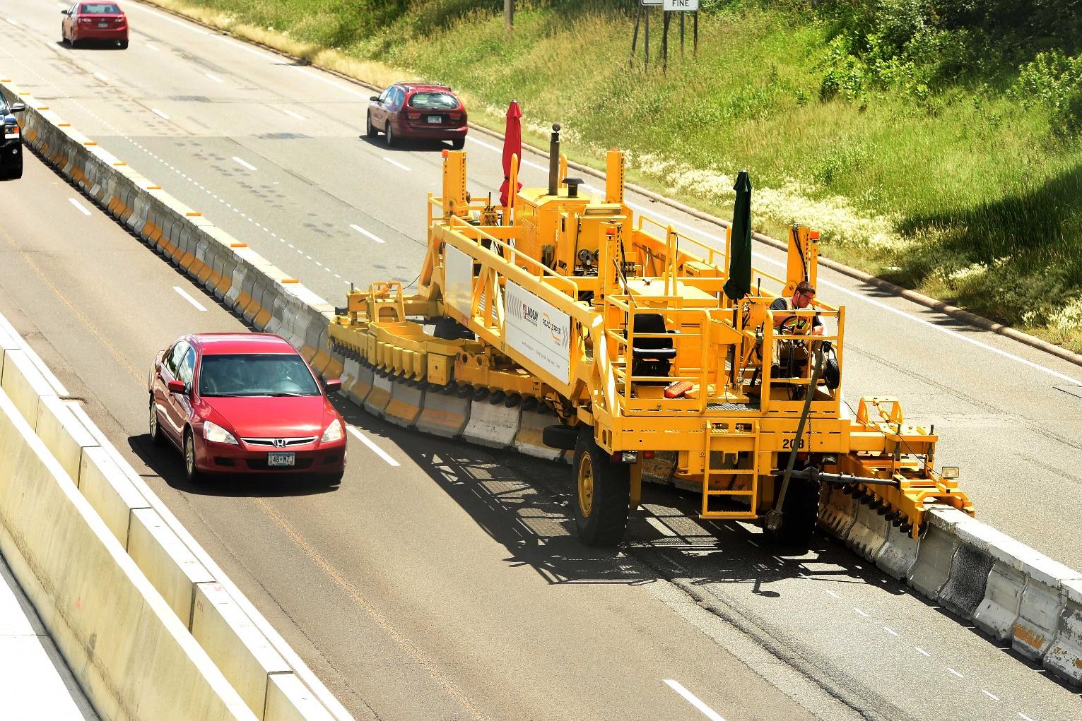 深圳这辆炫酷的拉链车,每天上班不迟到全靠它