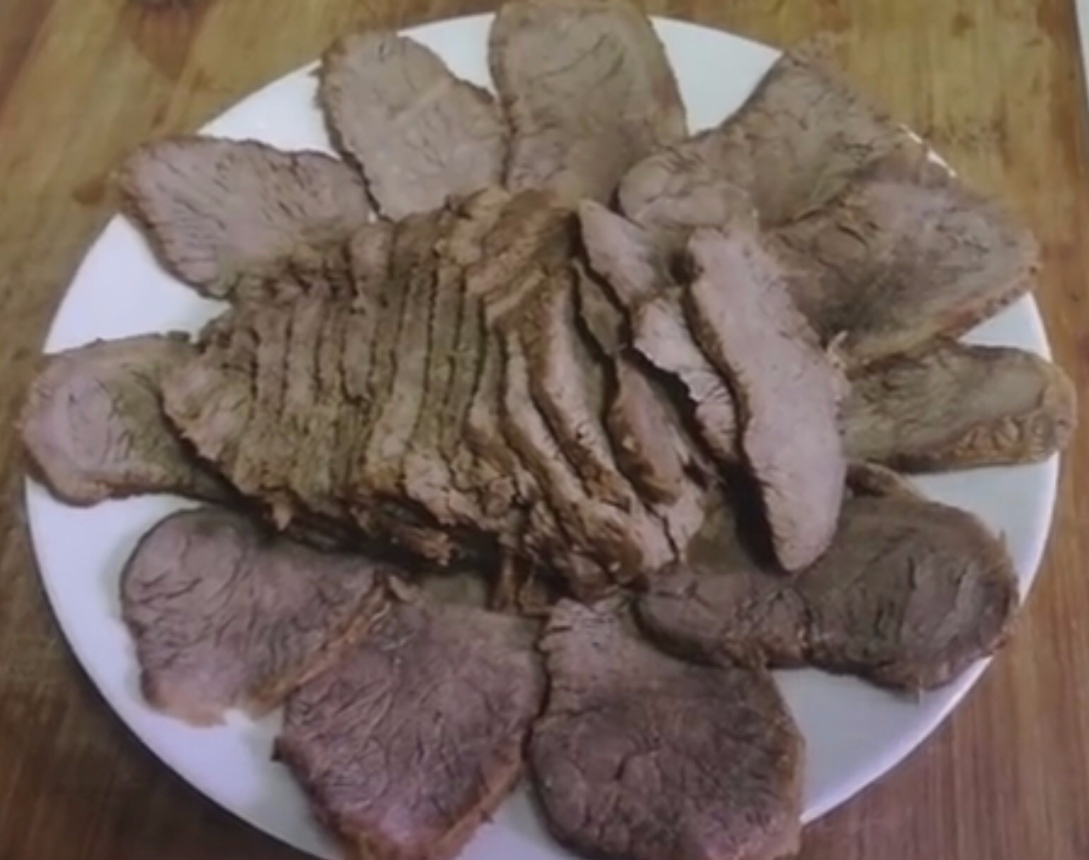 农村大妈这样做的牛肉鲜嫩可口,女婿一次吃掉一盘