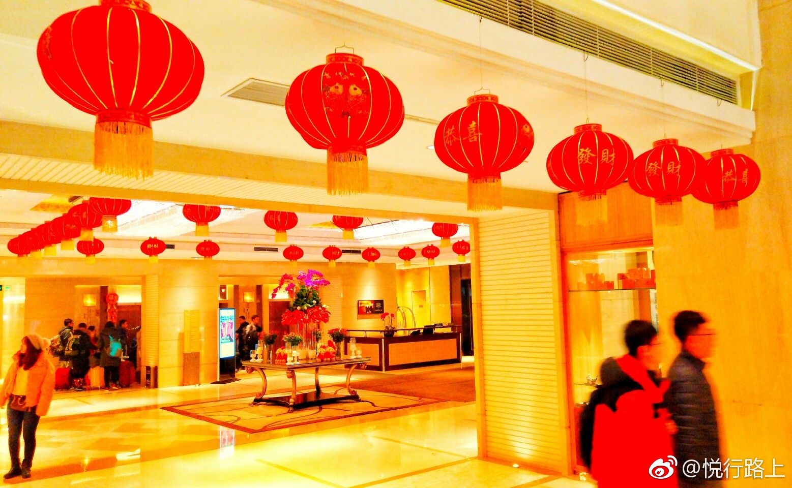 好漂亮! 大堂布置的好有新春的喜庆气氛