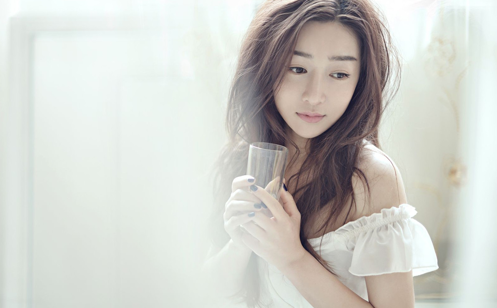 她是《仙剑3》圣姑!27岁嫁李连杰干儿子!今生个女儿被网友批丑