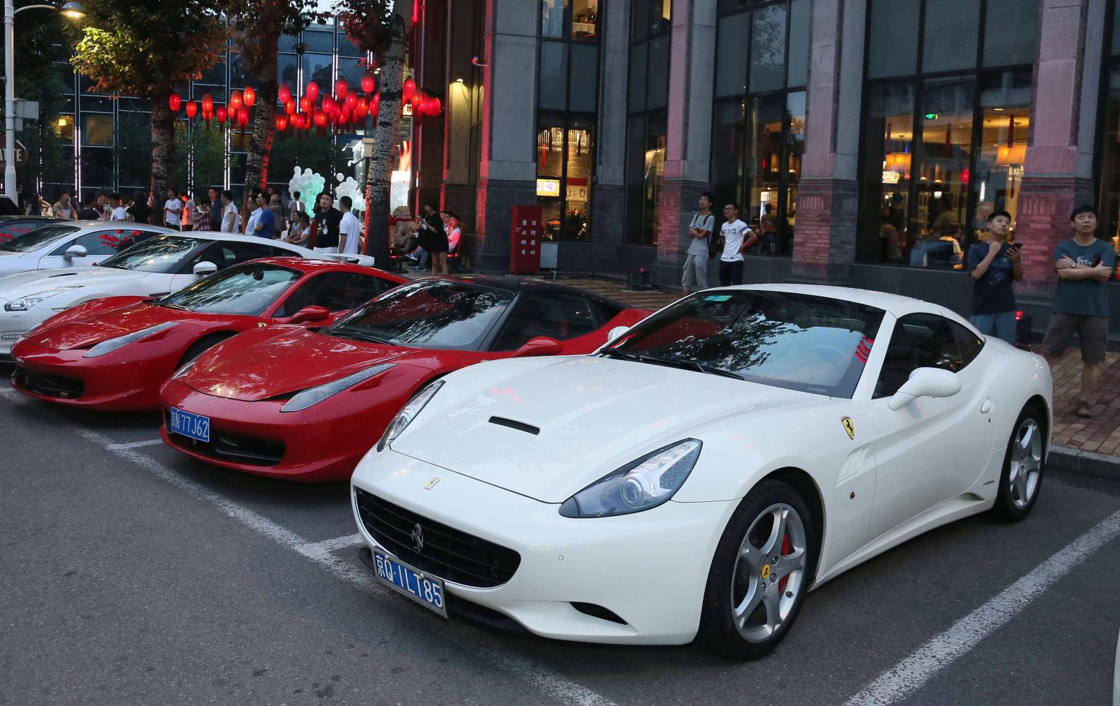 总价超十亿, 百辆超跑大闹京城引围观