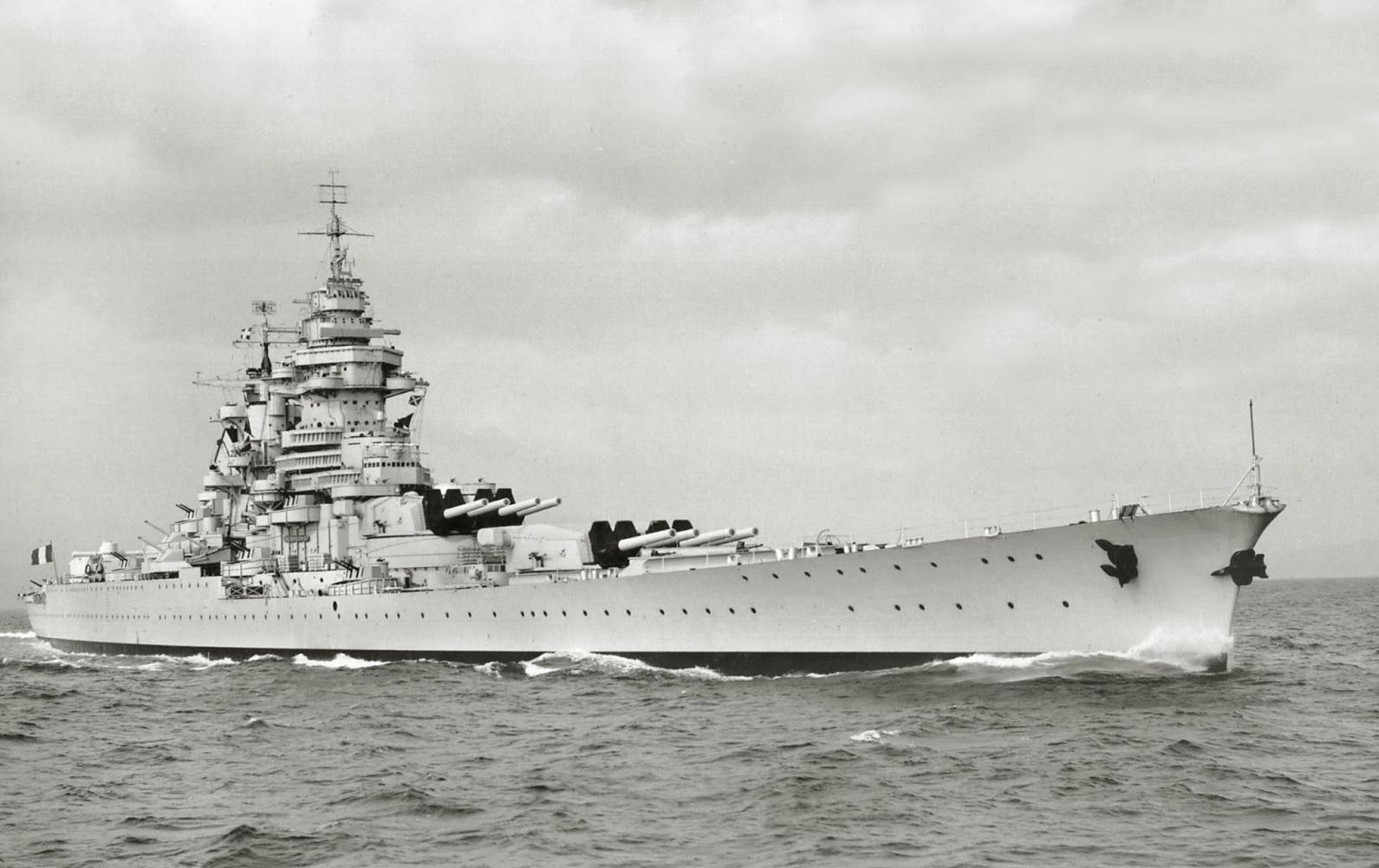 二战法国最强大的战列舰成,为三姓家奴,见证母国兴衰