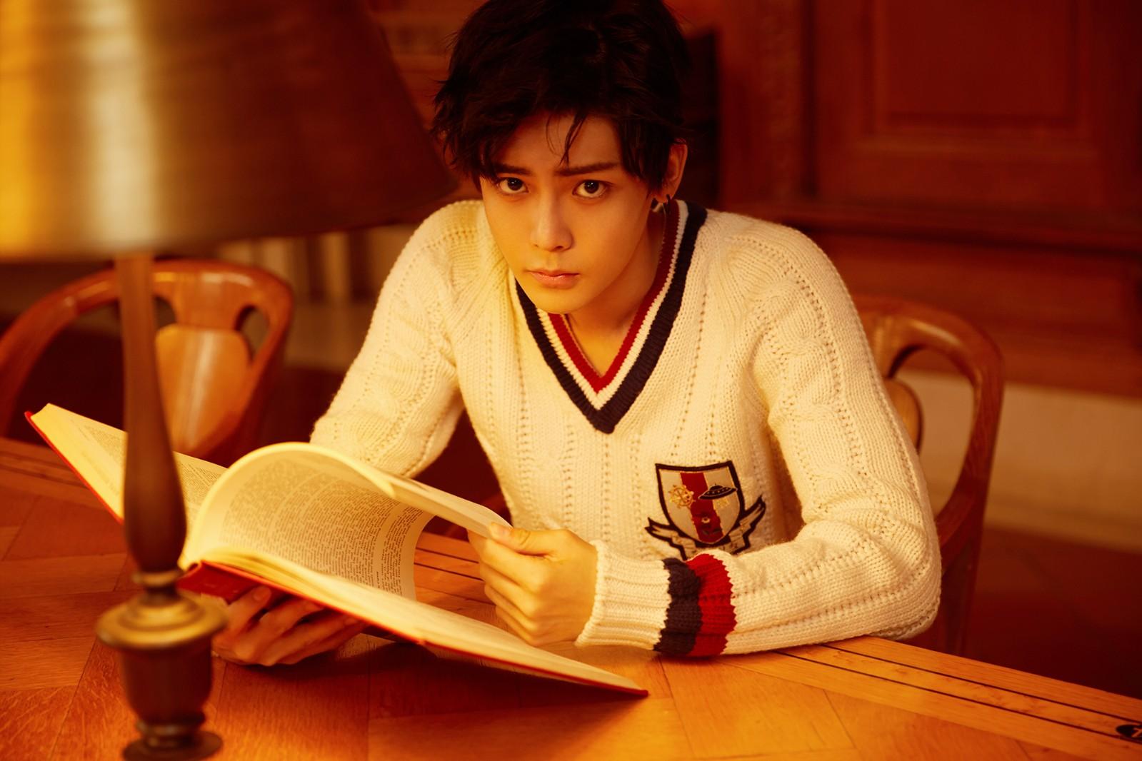 人不彪悍枉少年热拍侯明昊校园剧照燃爆热血青春