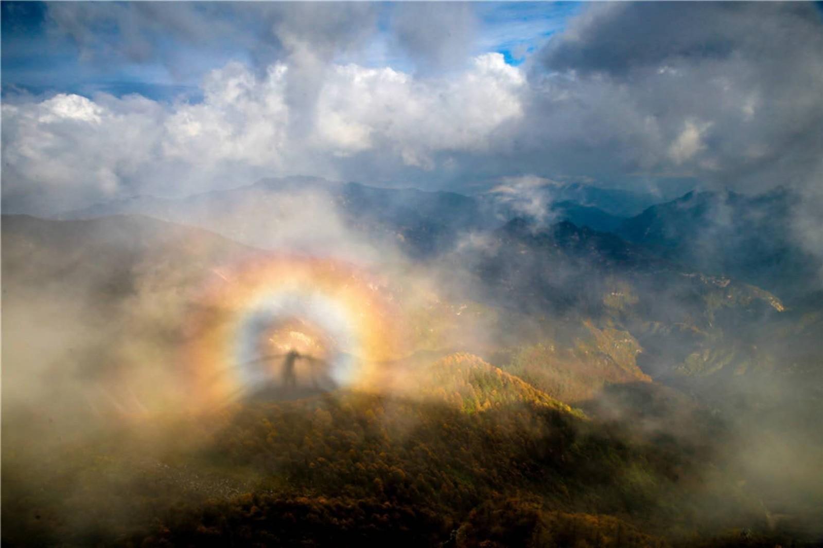 宝鸡太白山,雪后出现"佛光",不知道是真的假的?