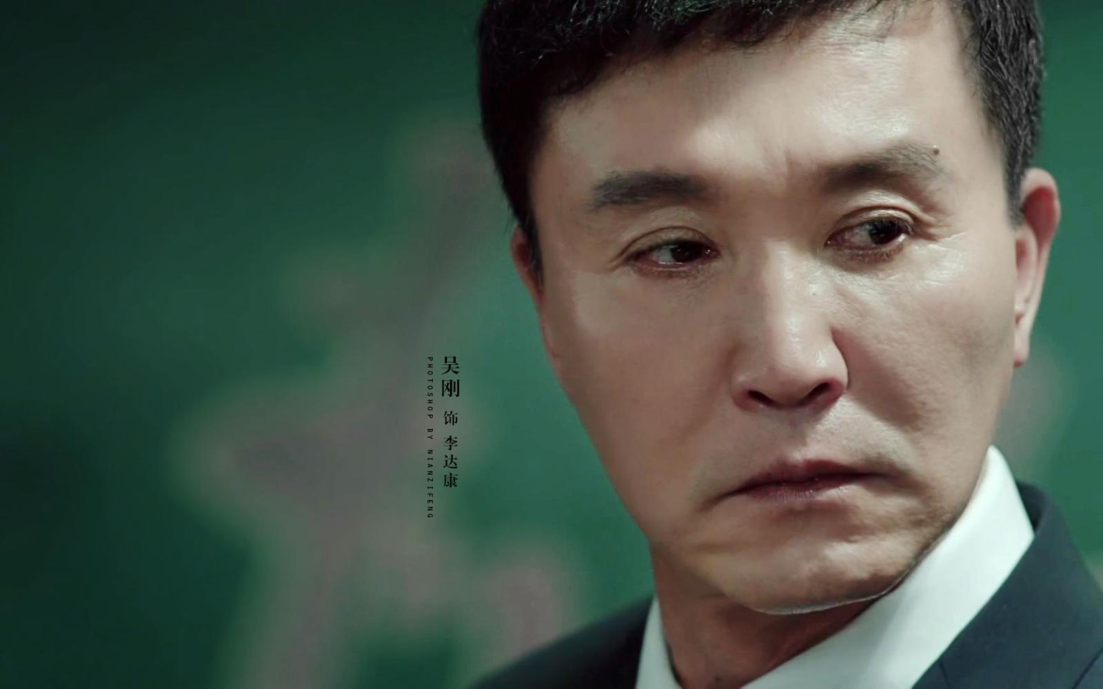他仅靠着一张没有表情的面瘫脸,就征服了观众的演员