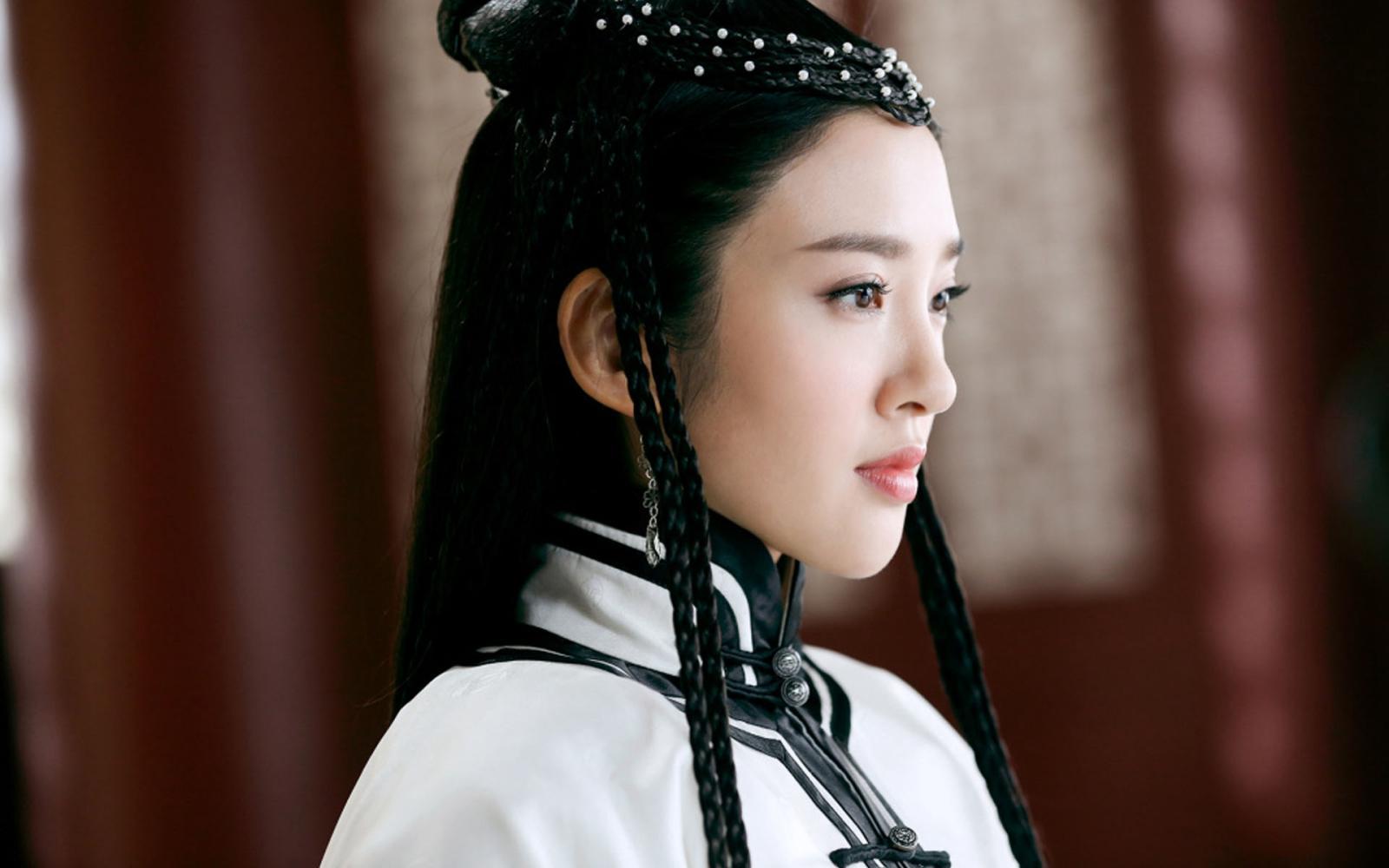 她是努尔哈赤的妃子,无儿无女却经历四任皇帝,活到康熙年间