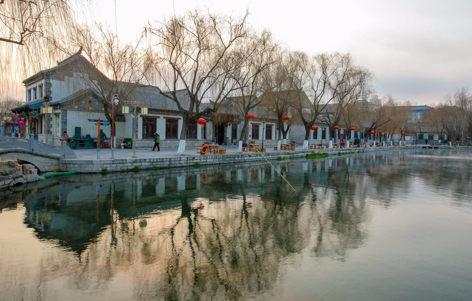 清晨的济南百花洲