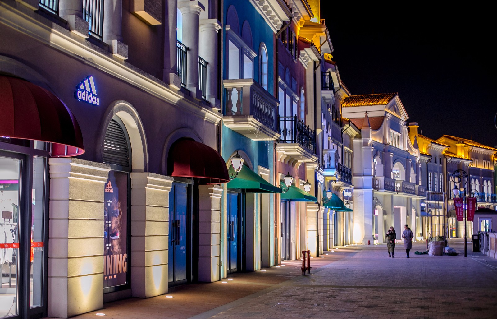 济南百联奥特莱斯夜景