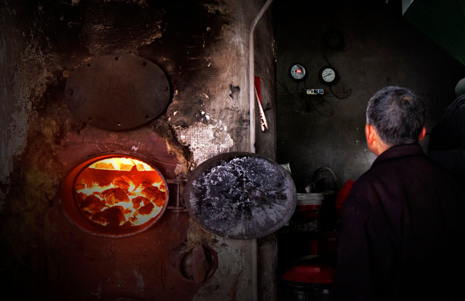 暴雪来袭浴室人满为患,锅炉工每天多烧8车煤