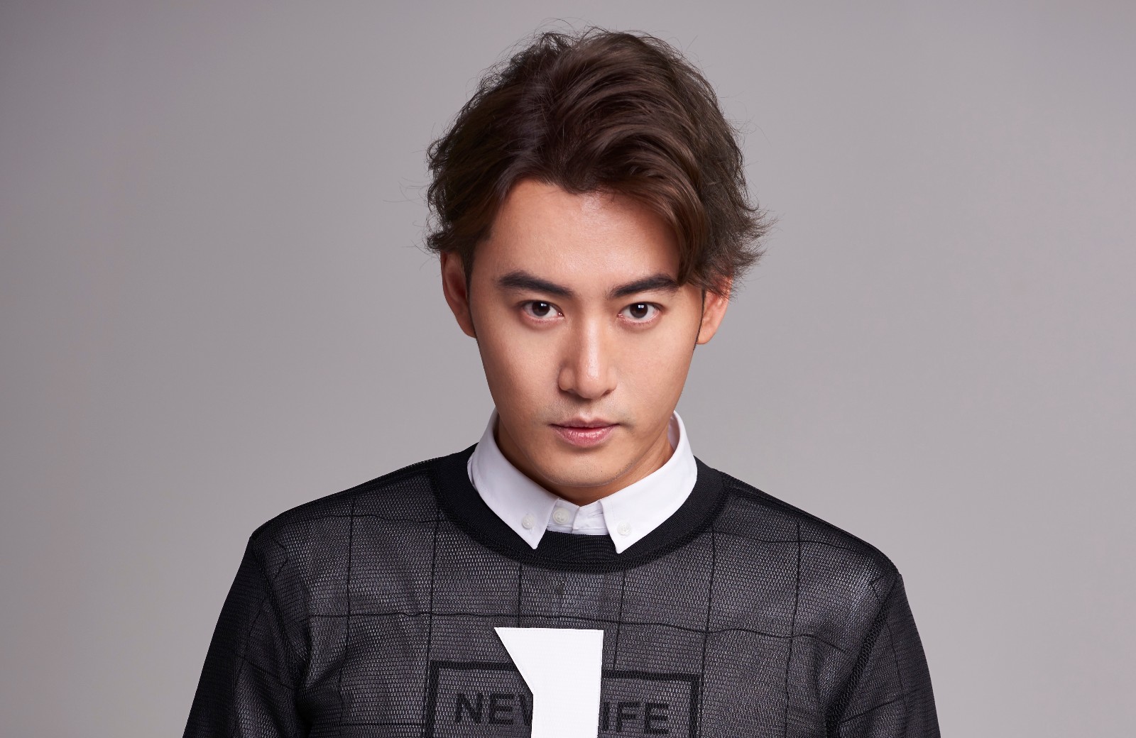 "老男孩"正当红 魏巍雅痞写真腔调十足