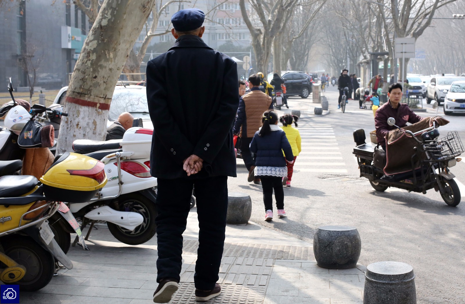 88岁老人春节过后害怕孤独,宁在广场转一上午也不愿回家