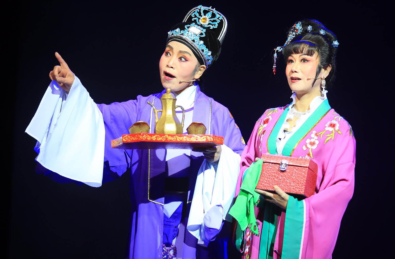 越剧爱好者自排自演《白兔记》岛城受追捧