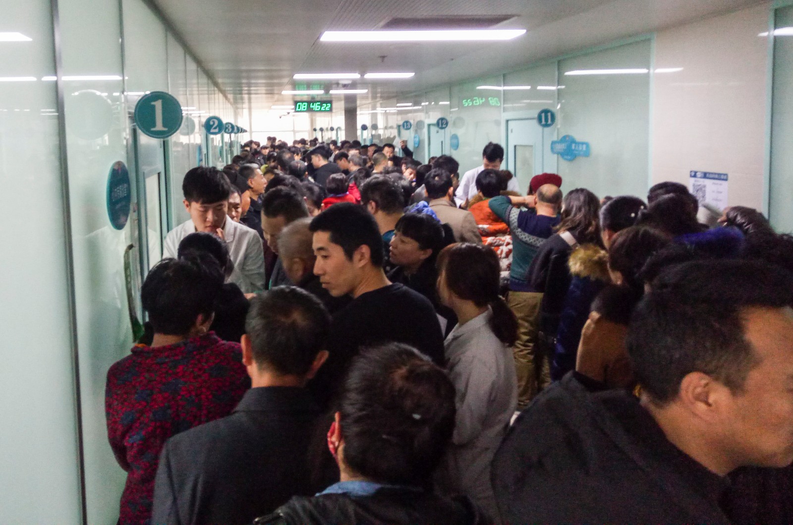 沈阳节后上班第一天 医院人满为患