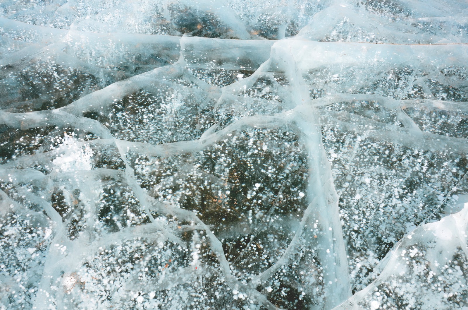 三十张图带你看冰面上的裂纹,感觉很美,但是冰面上行走真的害怕|冰面|