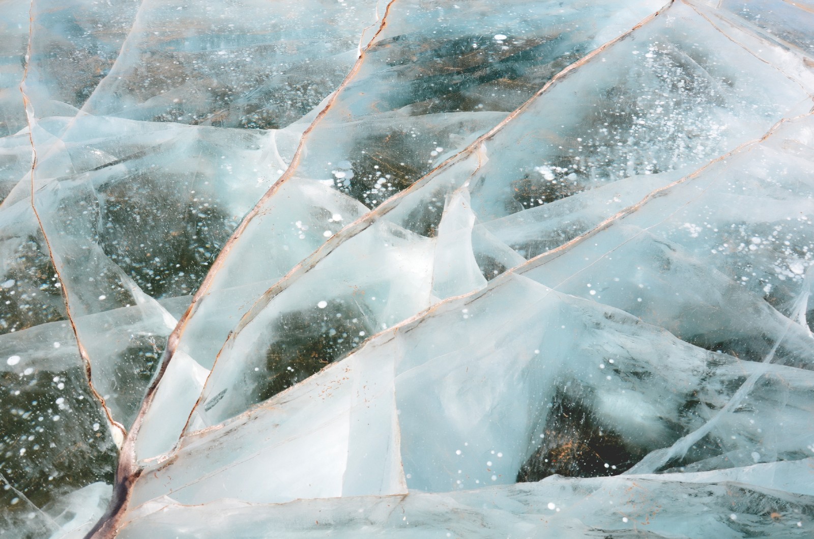 三十张图带你看冰面上的裂纹,感觉很美,但是冰面上行走真的害怕