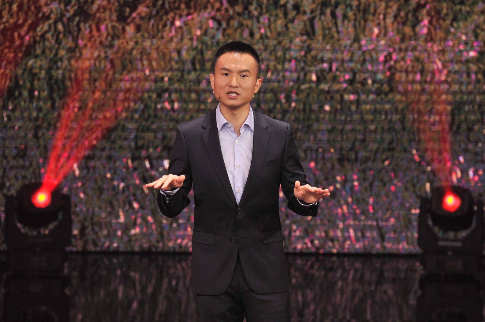 《我是演说家》守塔人五代传承坚守灯塔 前华尔街记者论终身学习