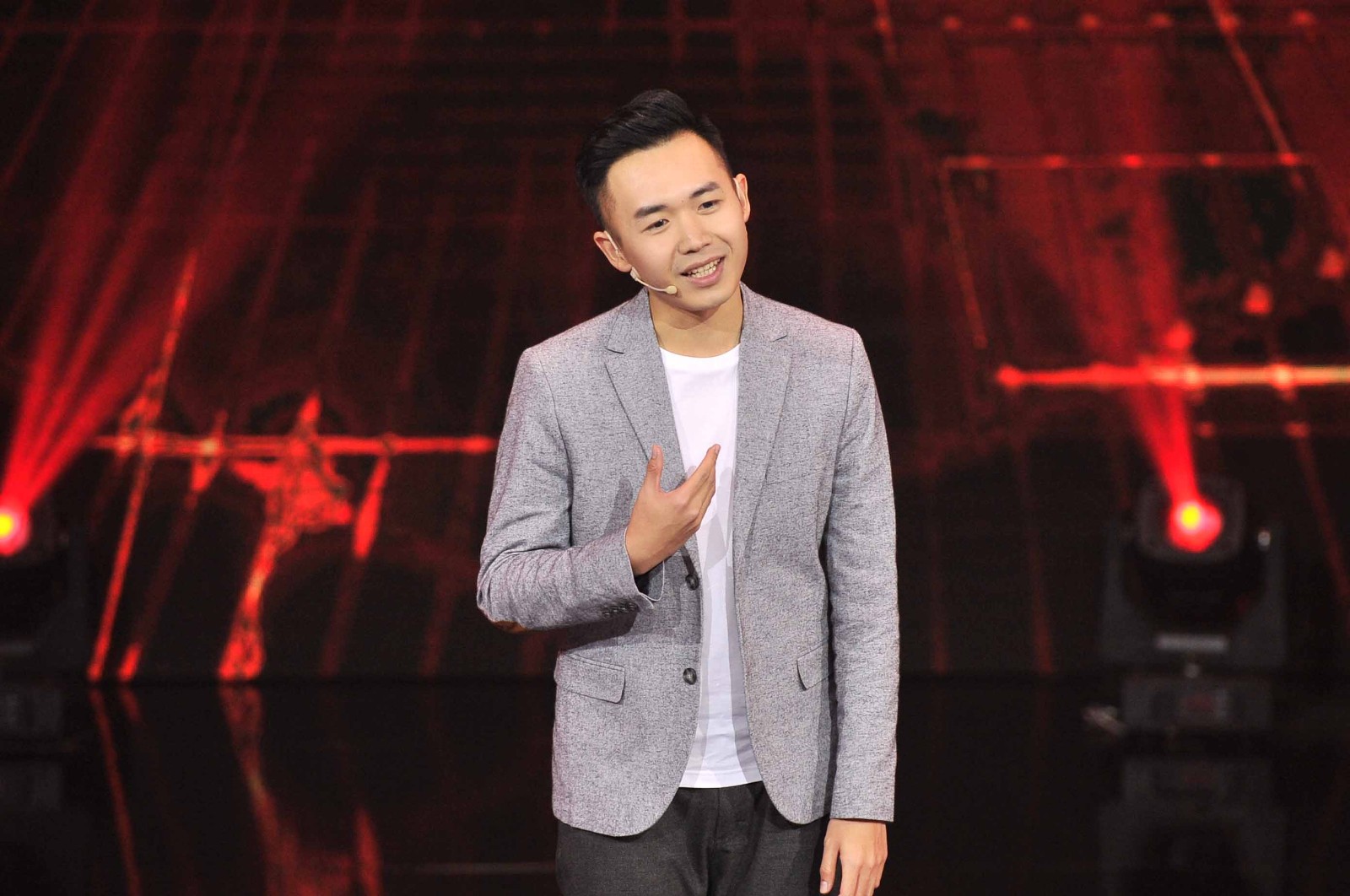 《我是演说家》守塔人五代传承坚守灯塔 前华尔街记者论终身学习