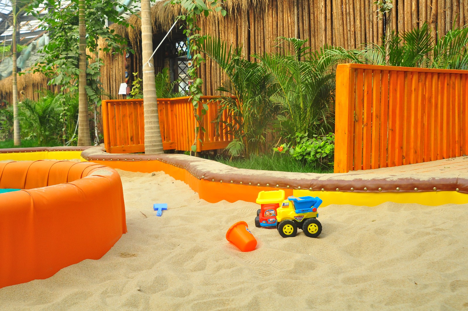 儿童游乐园里沙滩,在帝都室内沙滩场地应该能数最了