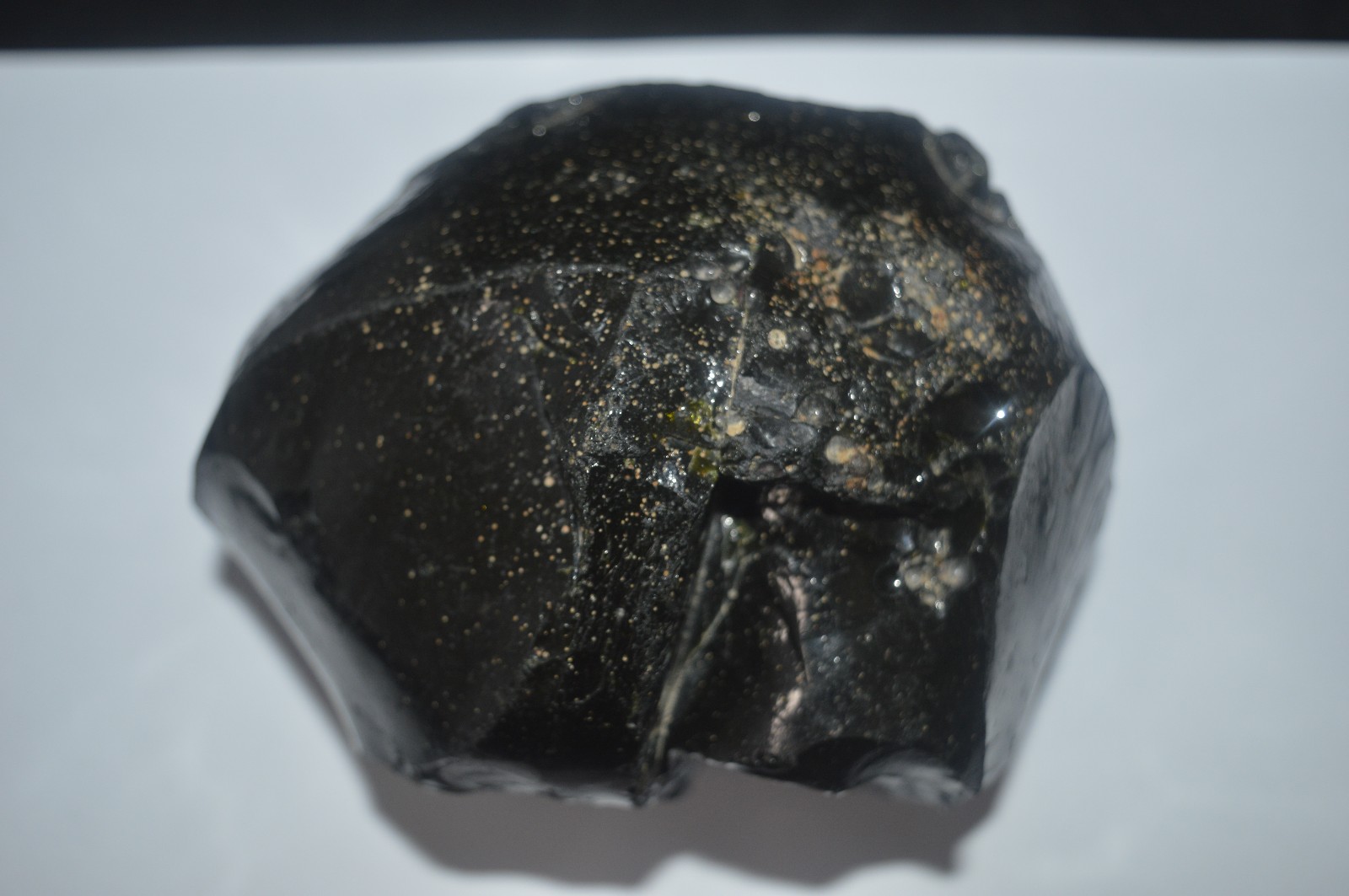 陨石已成为藏家探讨的热门话题,如何甄别出手呢?