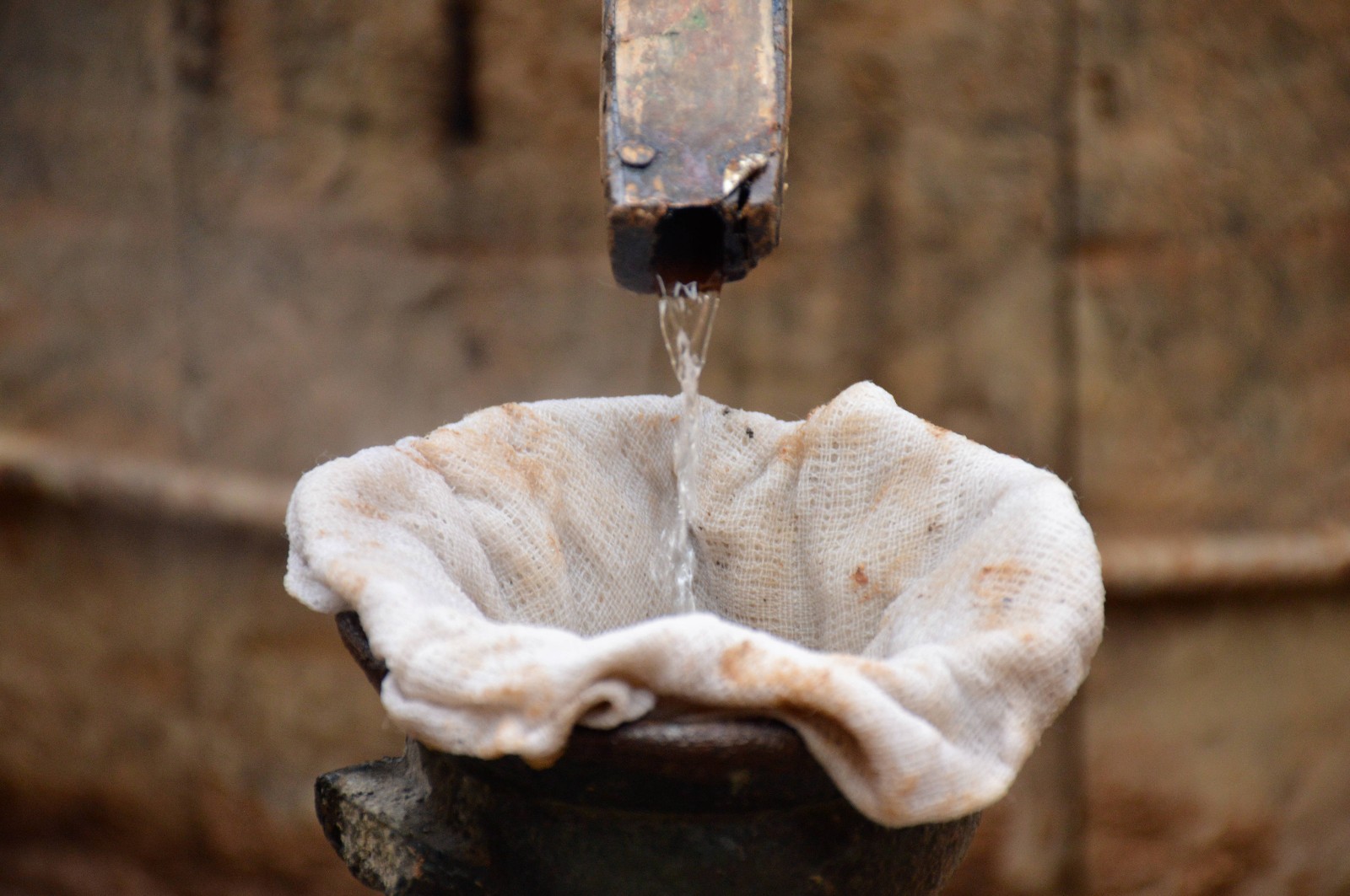 农村大叔古法烤甘蔗酒 一年烤400斤只喝不卖